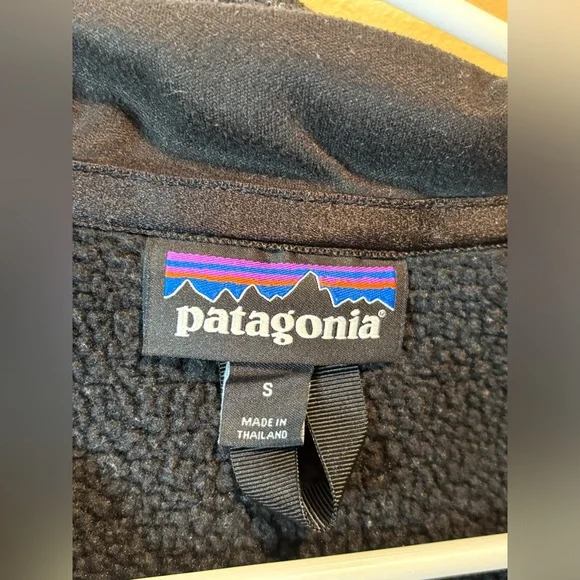 Patagonia Women’s Black Better Sweater! - Picture 2 of 7